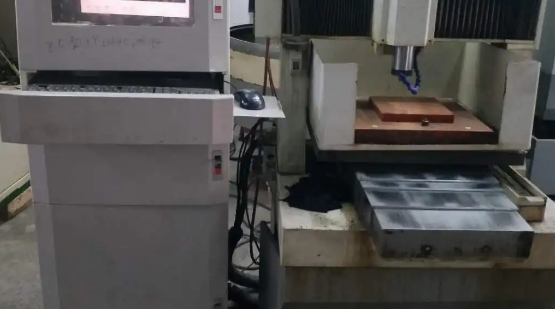 精雕機