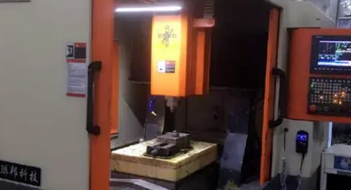 精雕機