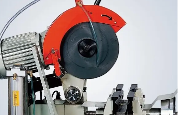 切割機
